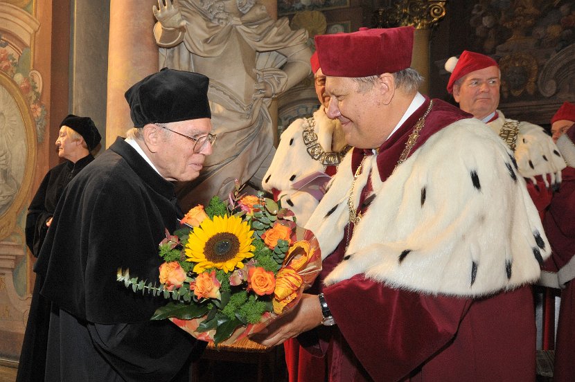 Conferring_ceremony_021